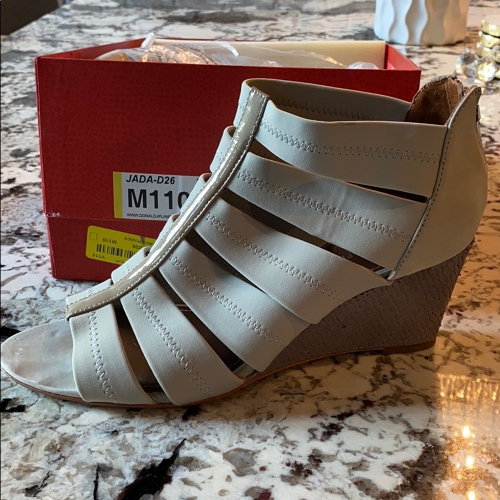 Women’s sz11 Snakeskin Wedge Sandals